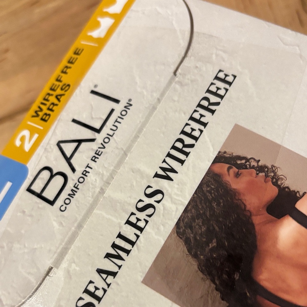 Bali Comfort Revolution Wirefree Bra - Black and White - Picture 5 of 8
